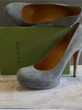 Gucci Gray Suede Round Toe Platform Stiletto Pumps Authentic & Like New